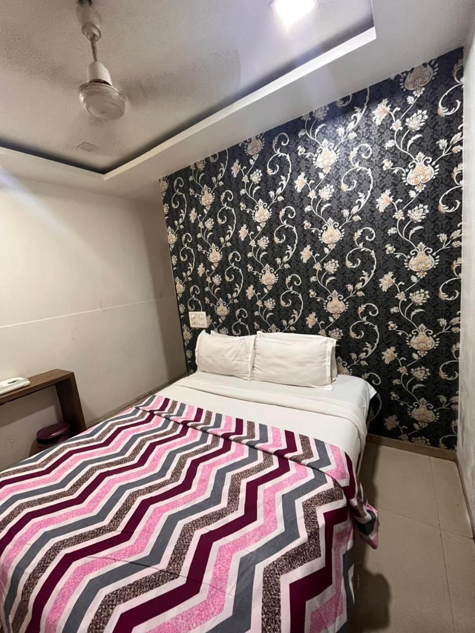 Hotel Havana Bombay Esterno foto